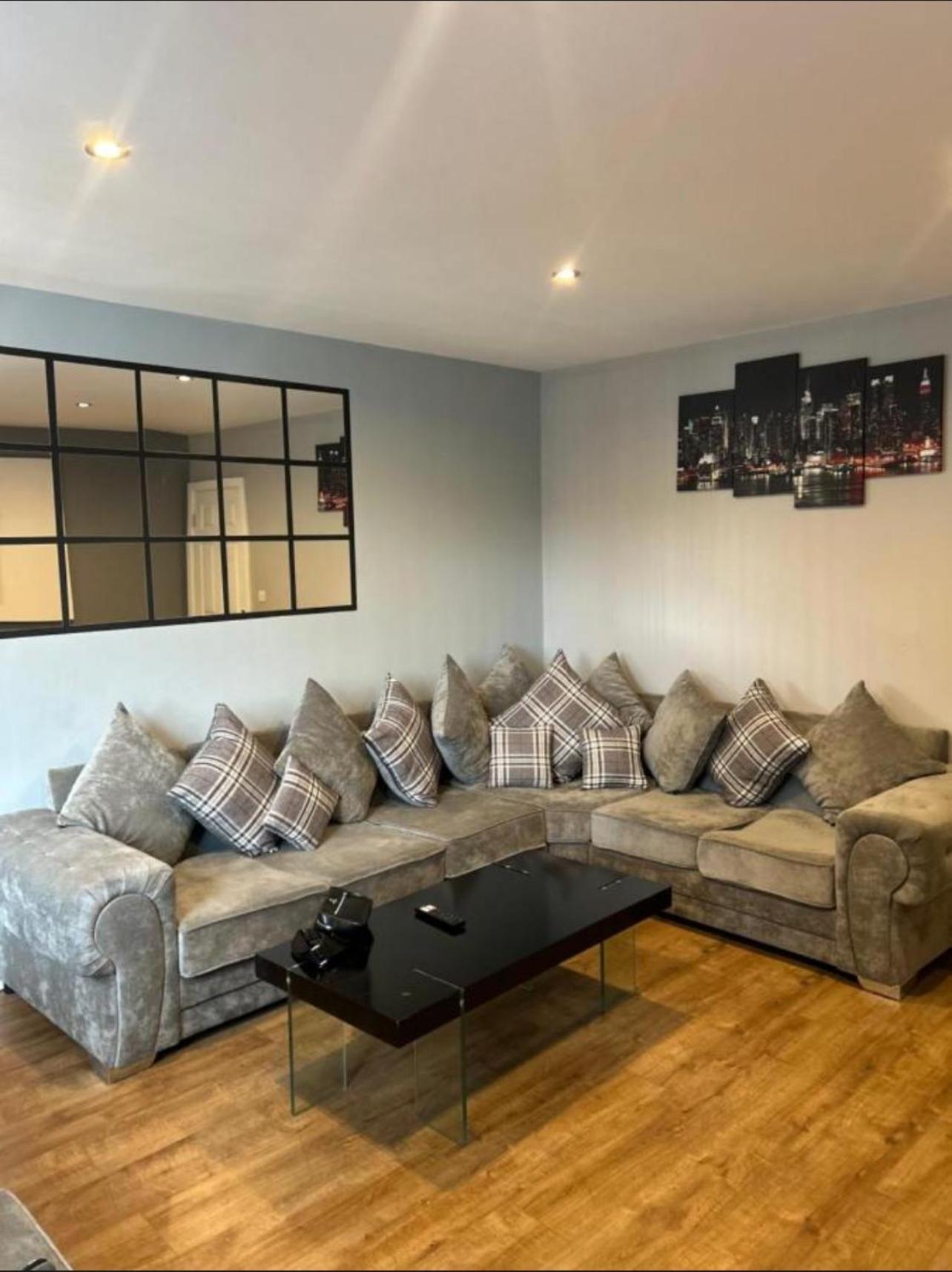 The Luxe By Waggoner Aparts 2 Bedroom! Bradford  Buitenkant foto